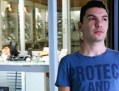 Νέο βίντεο από την ληστεία του κοσμηματοπωλείου: O άνδρας που βοήθησε τον ιδιοκτήτη φοβάται για την οικογένειά του